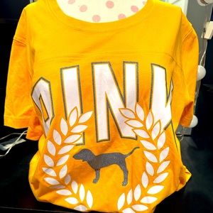 Yellow tee shirt with glitter medium